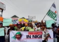 Protesters defy police