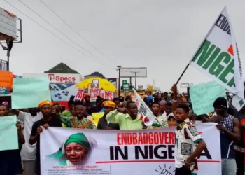 Protesters defy police
