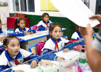 Tibetan children in China
