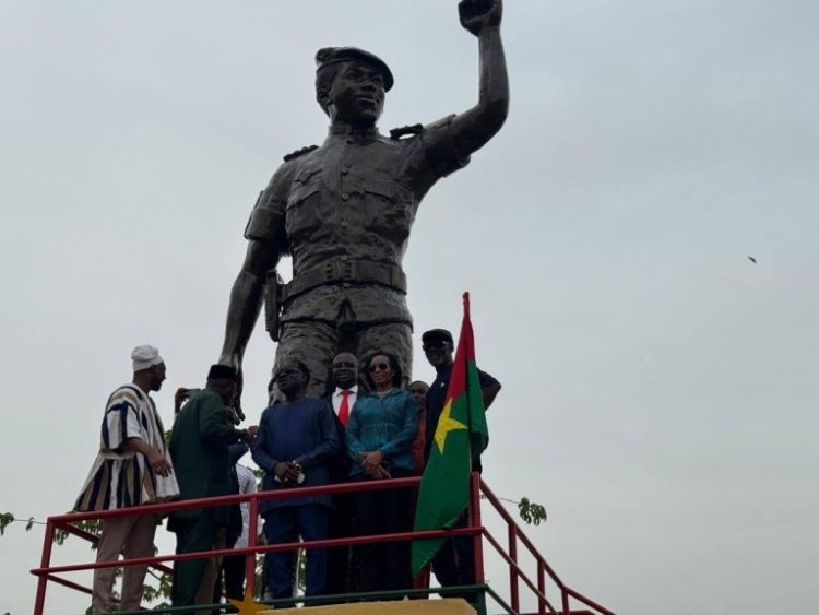 Burkina Faso: Monument Honoring