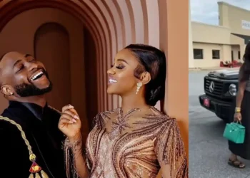 Nigerian  Afrobeat Superstar Davido And Chioma Caught In a Romantic Dance On Private Jet(Video)