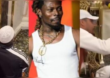 Online Outrage as Nigerian Singer Asake receives special treatment at the Holy Mosque in Medinah (Video)